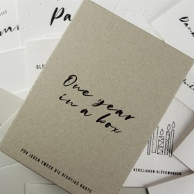 ONE YEAR IN A BOX - Kartenset & Briefhüllen (pale grey) in toller Letterpressbox